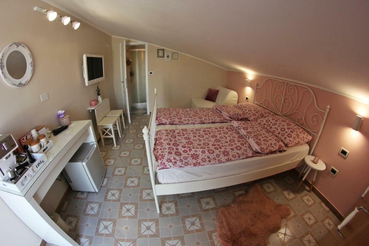Room And Apartment Doris Lovrečica 外观 照片