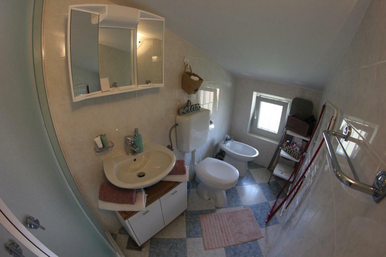 Room And Apartment Doris Lovrečica 外观 照片