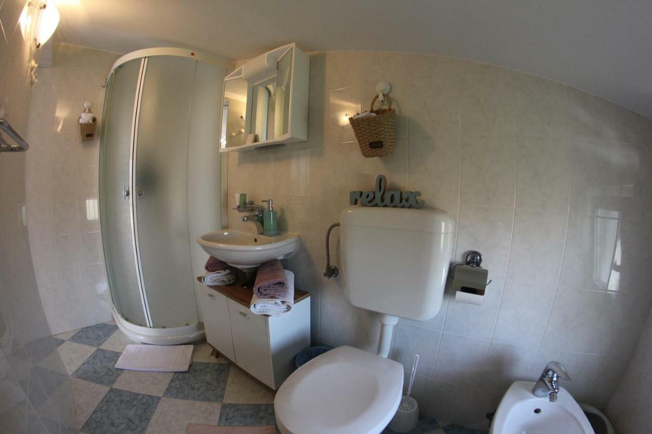 Room And Apartment Doris Lovrečica 外观 照片