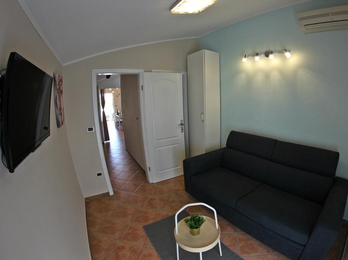 Room And Apartment Doris Lovrečica 外观 照片