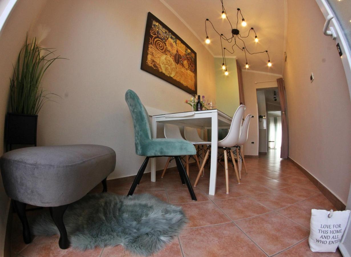 Room And Apartment Doris Lovrečica 外观 照片
