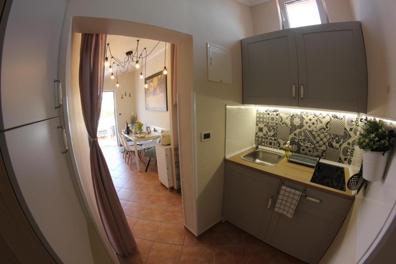 Room And Apartment Doris Lovrečica 外观 照片